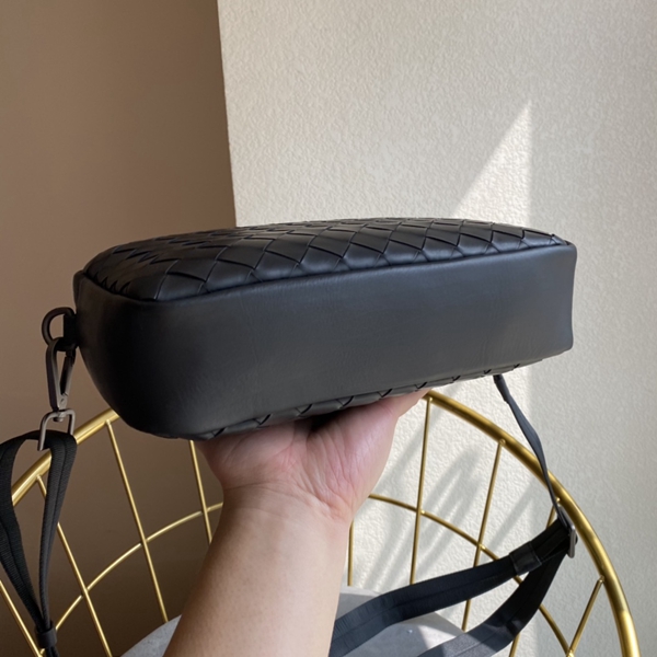 ボッテガヴェネタバッグ背面デザイン